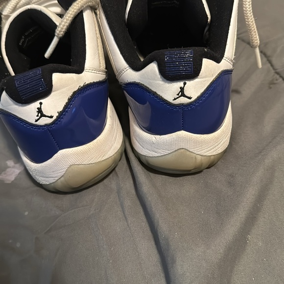 shoes - Picture 3 of 5